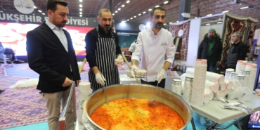 Renkli görüntülere sahne olan Van Turizm ve Seyahat Fuarı sona buldu