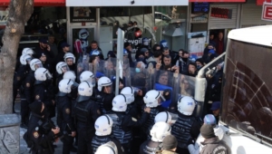 van'da sokak gösterileri