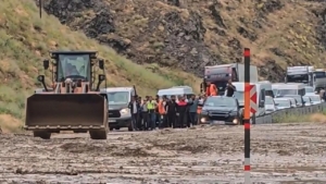 Yüksekova Yolunda Heyelan